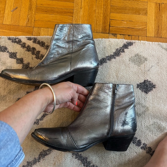Early 2010s toyshop Real Leather silver cowboy booties - Picture 2 of 7
